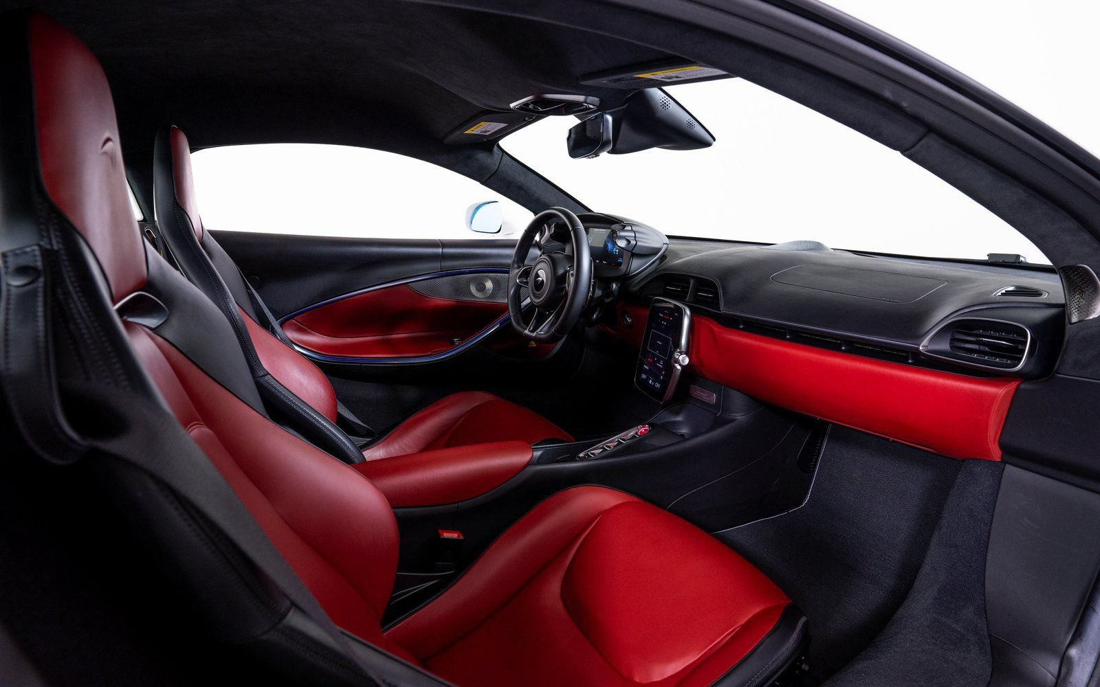 Used 2023 McLaren Artura RWD image 19