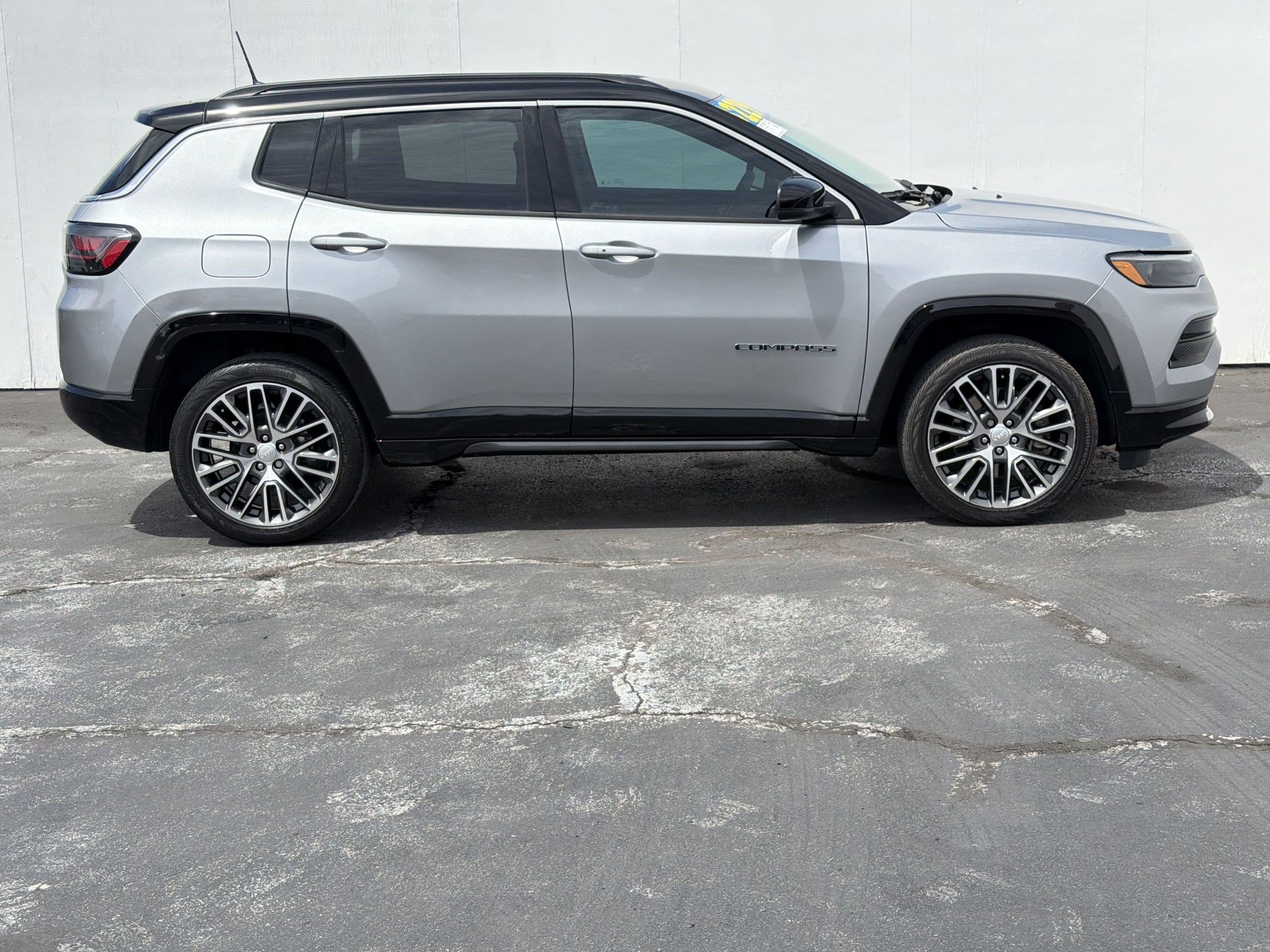 Used 2023 Jeep Compass Limited w/ Elite Group AWD/4WD image 7