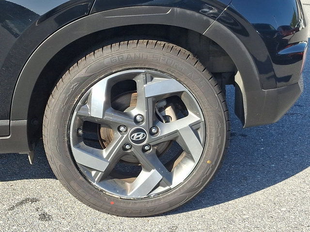Certified 2025 Hyundai Venue SEL FWD image 8