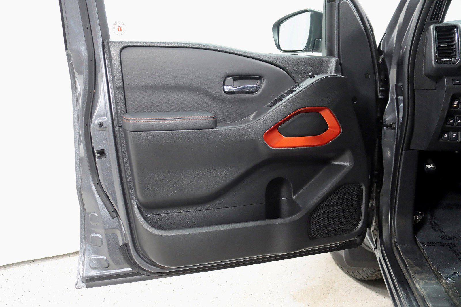 Used 2022 Nissan Frontier PRO-4X AWD/4WD image 31