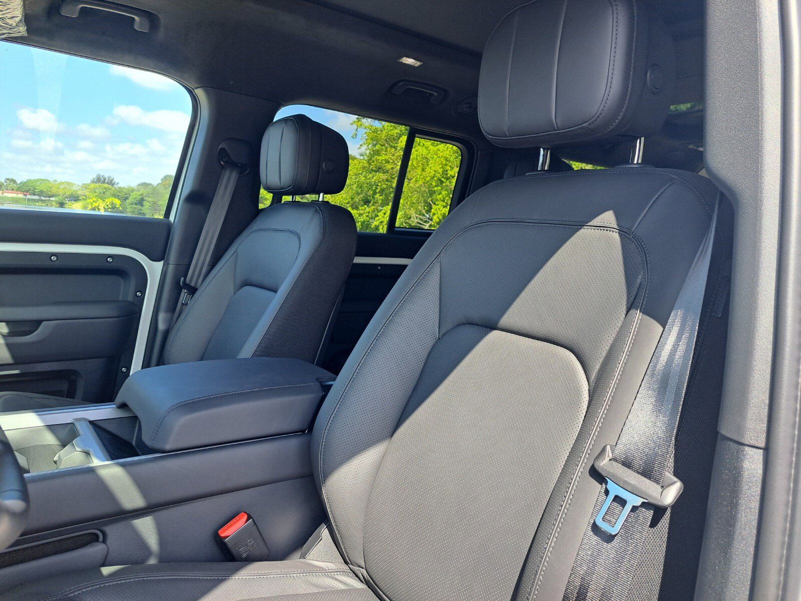 Used 2025 Land Rover Defender 130 V8 image 8