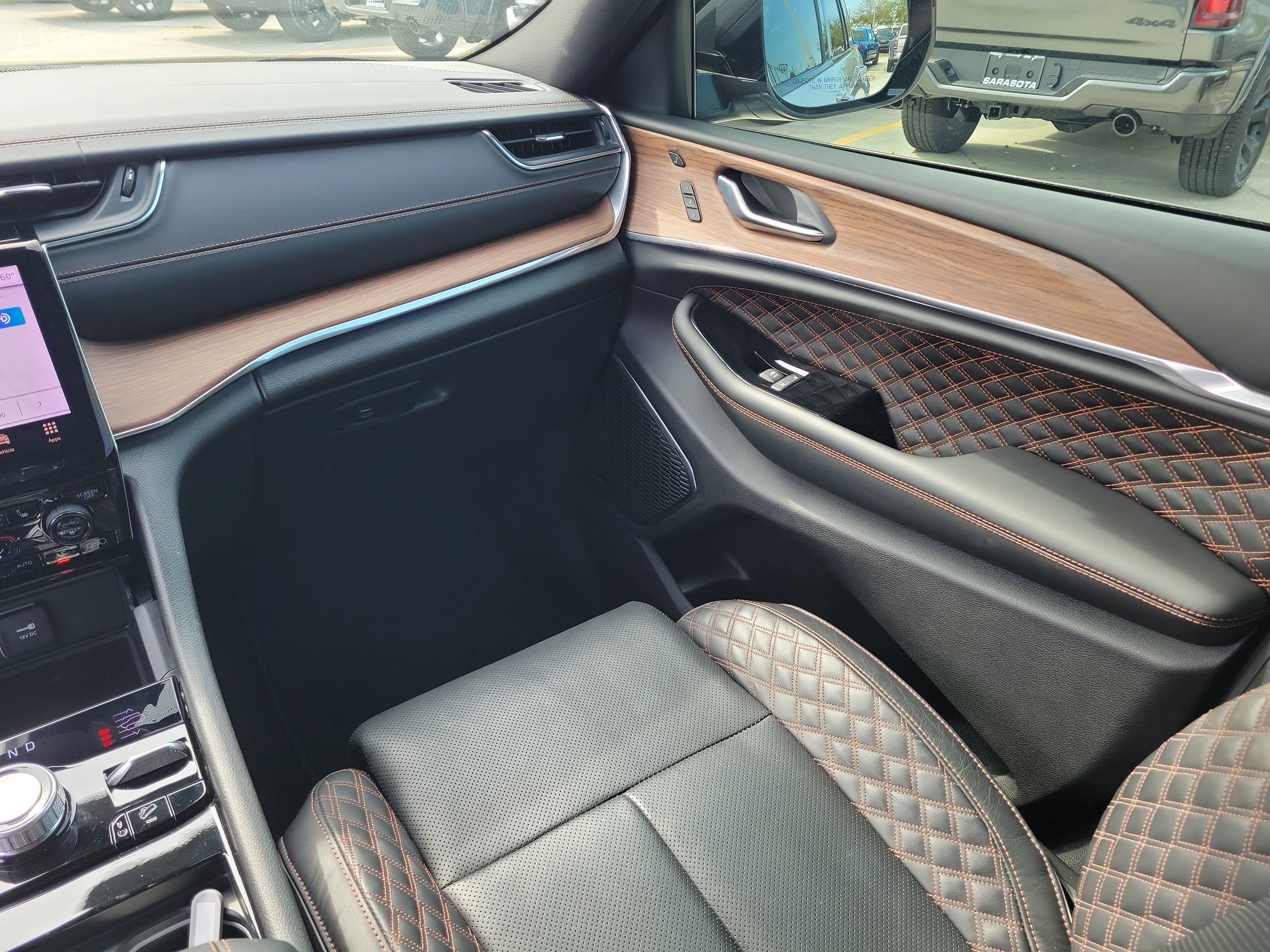 Used 2024 Jeep Grand Cherokee Summit w/ Luxury Tech Group V image 17