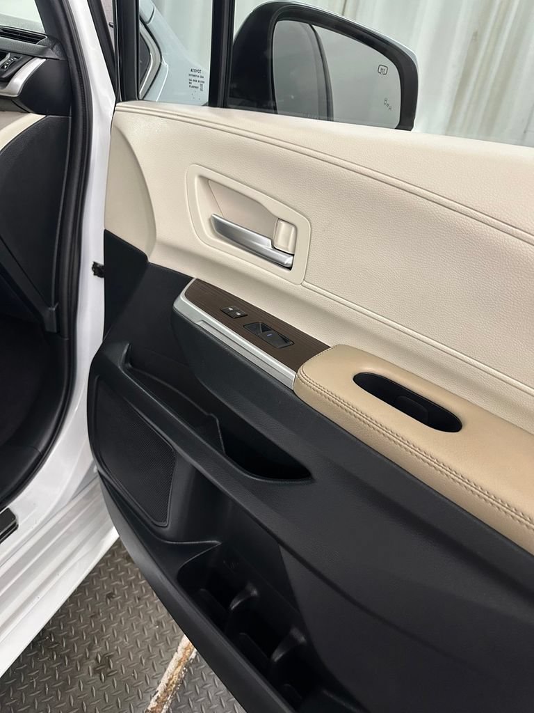 Used 2022 Toyota Sienna XLE w/ XLE Plus Package FWD image 34