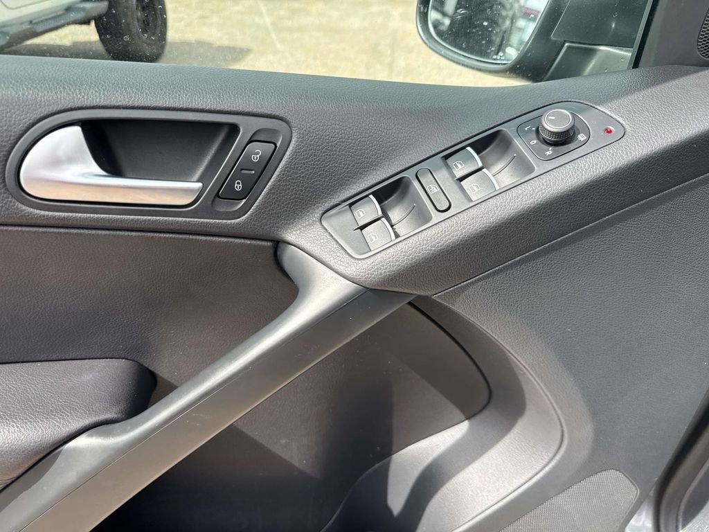 Used 2016 Volkswagen Tiguan SE FWD image 22