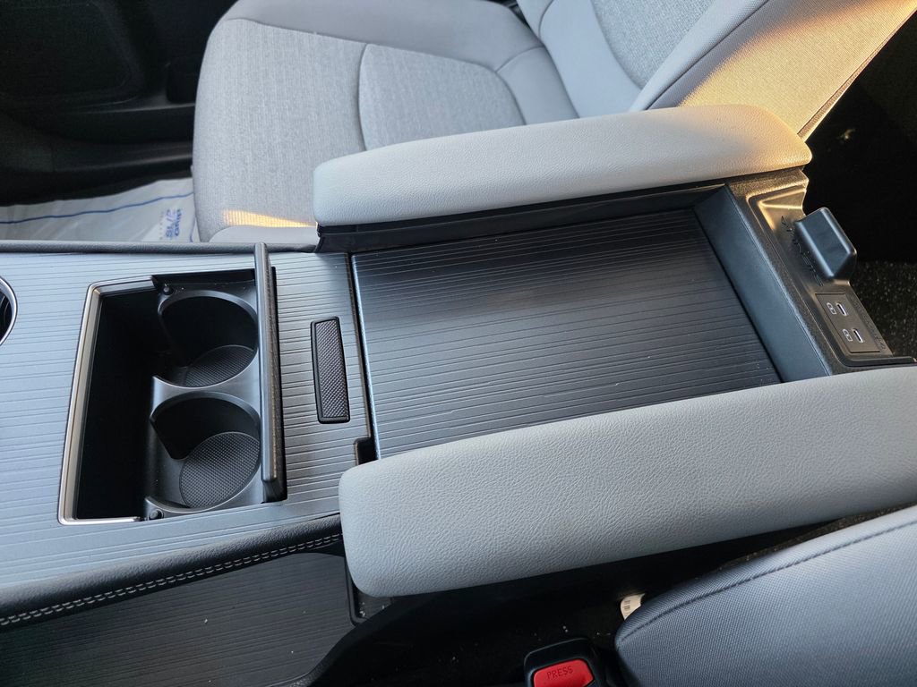 Used 2026 Toyota Sienna LE image 69