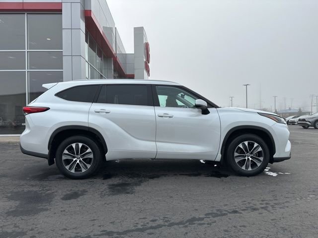 Certified 2022 Toyota Highlander XLE image 8