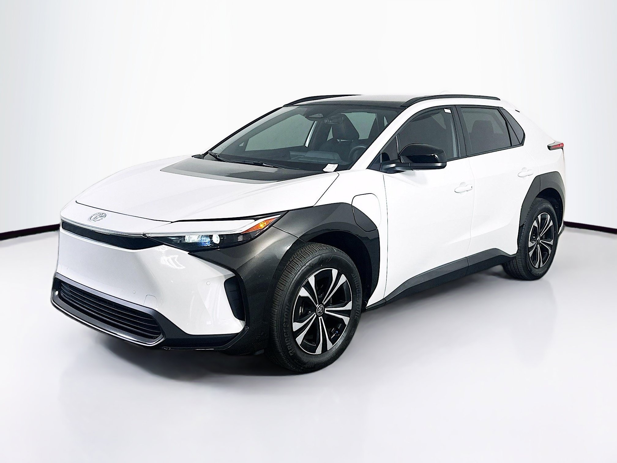 Used 2025 Toyota bZ4X FWD image 3