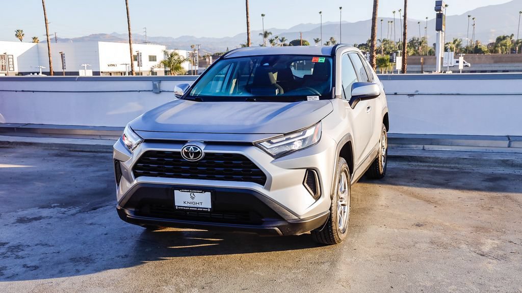 Used 2023 Toyota RAV4 XLE AWD/4WD image 4