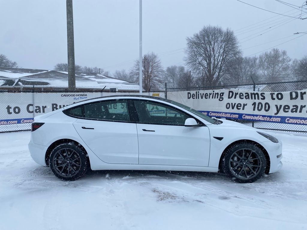 Used 2023 Tesla Model 3 Standard Range image 2