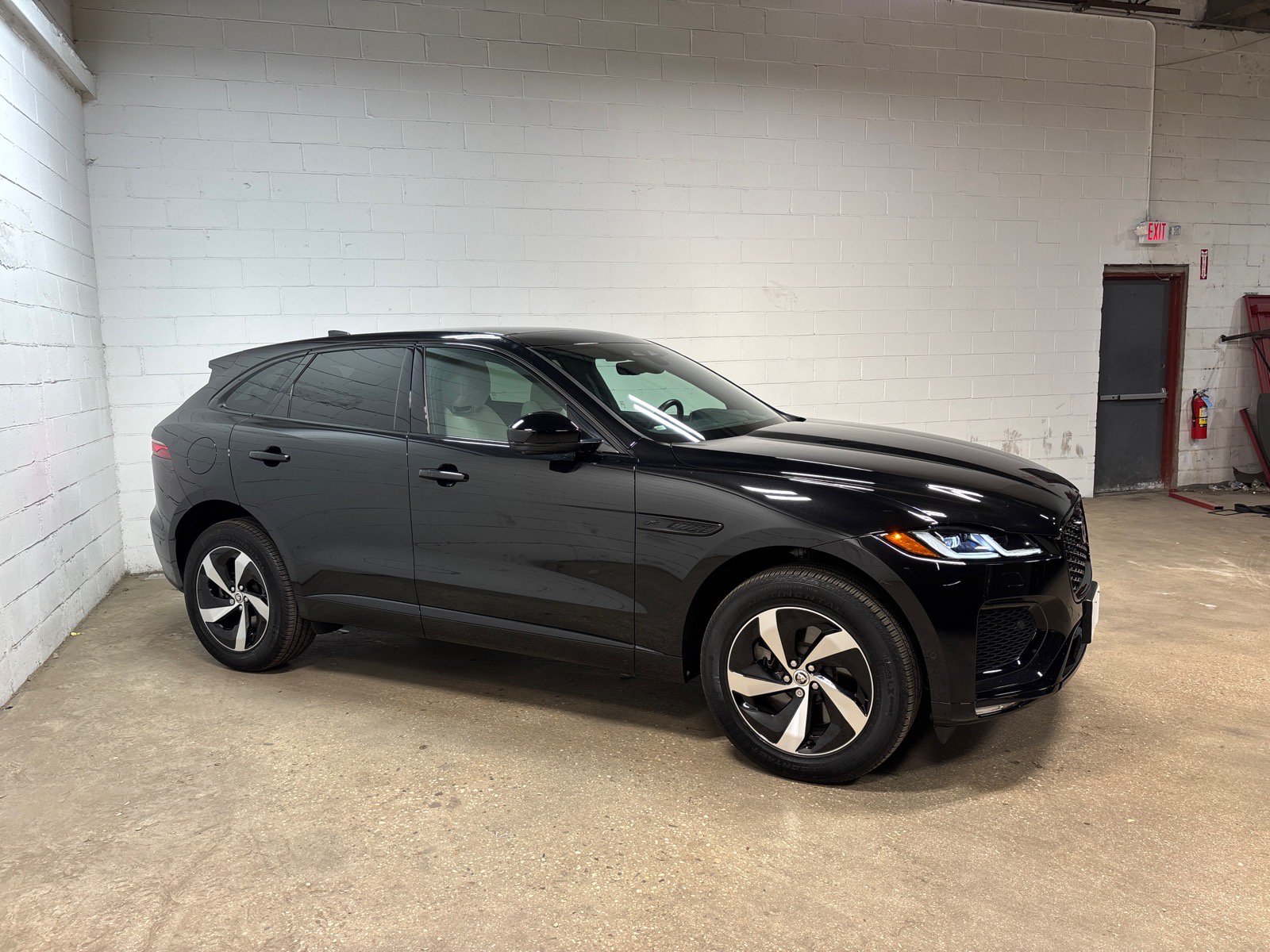 Used 2026 Jaguar F-PACE R-Dynamic S AWD/4WD image 5