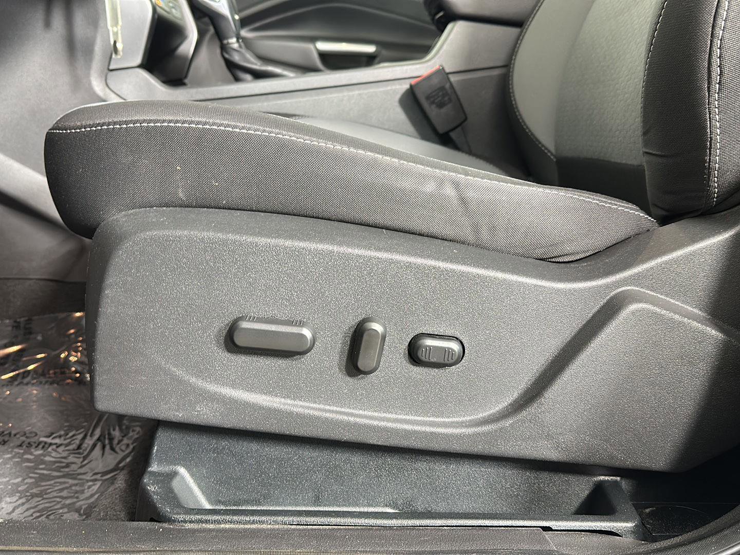 Used 2018 Ford Escape SE w/ SE Sync 3 Package AWD/4WD image 6