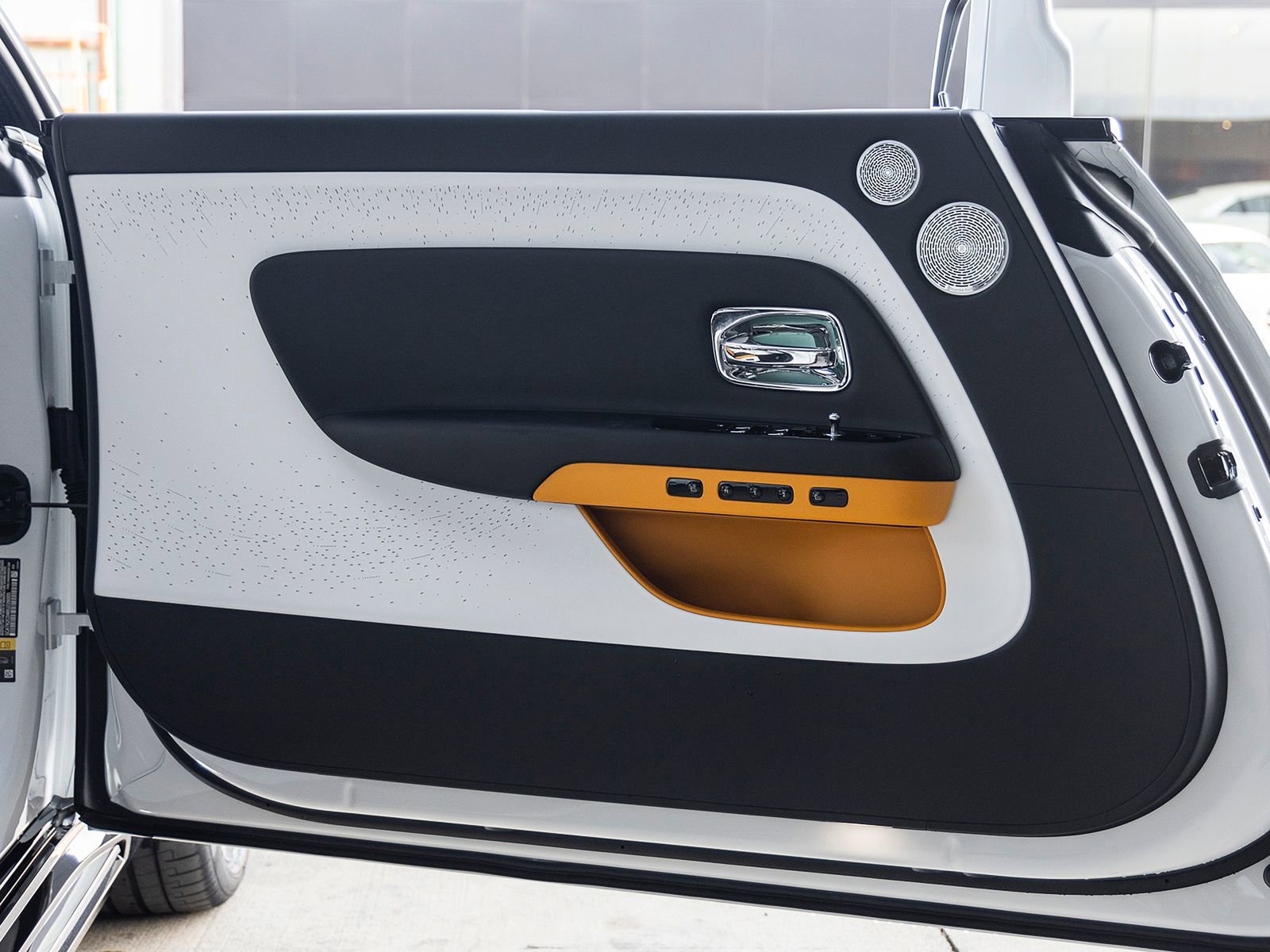 Used 2024 Rolls-Royce Spectre image 22