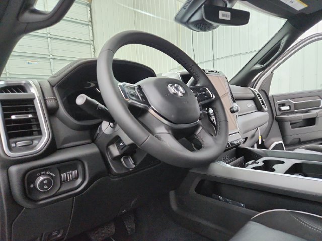 New 2026 RAM 2500 Laramie AWD/4WD image 19