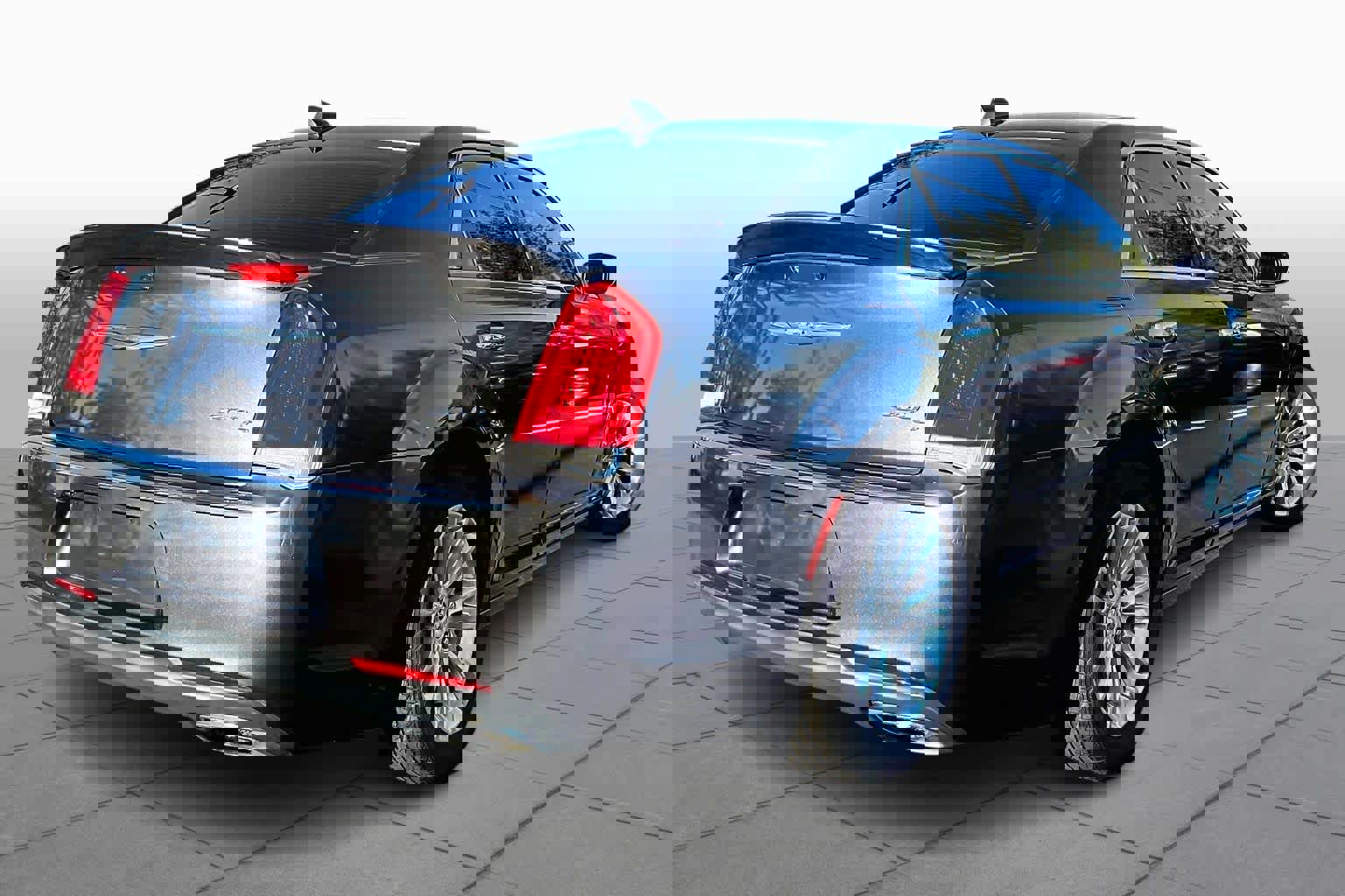 Used 2017 Chrysler 300 C image 12