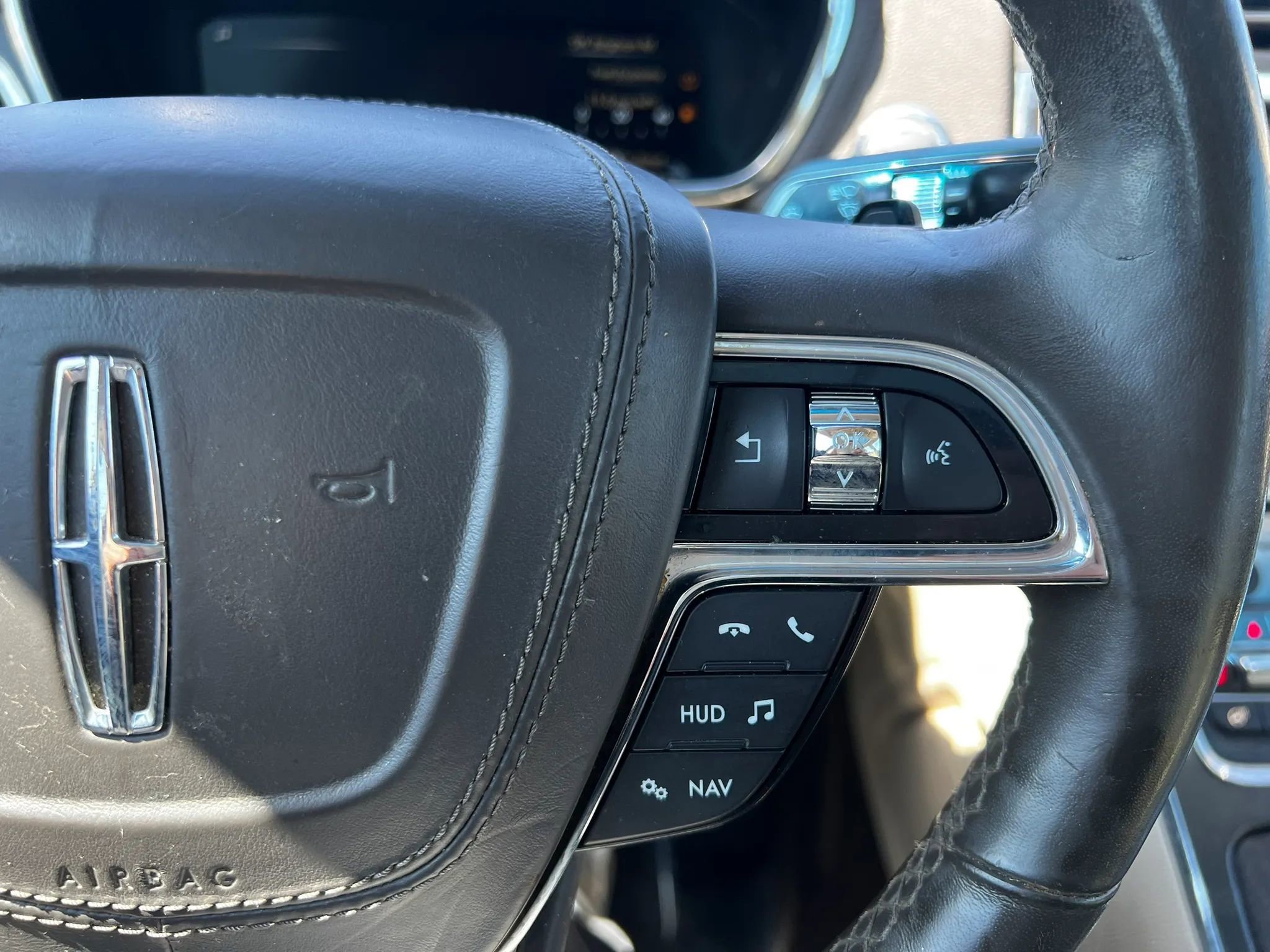 Used 2017 Lincoln Continental Reserve w/ Technology Package FWD image 17