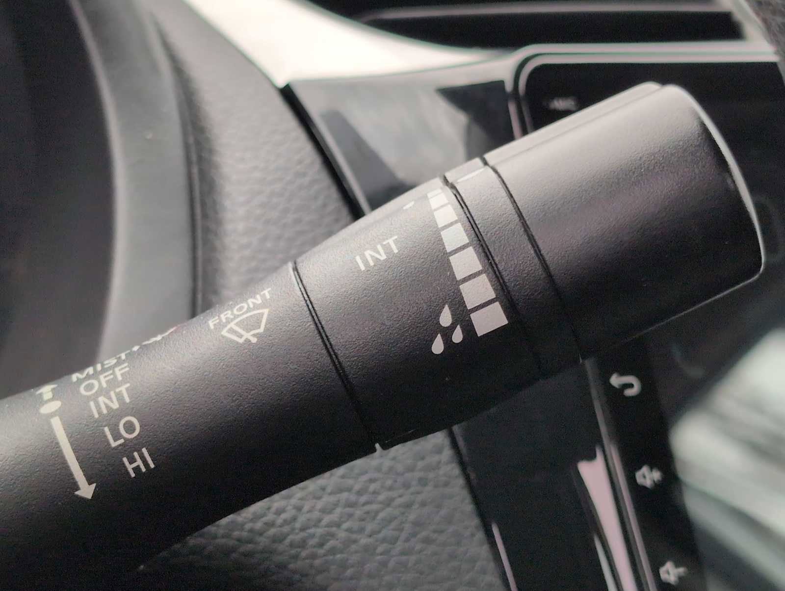 Used 2015 Nissan Sentra S image 25