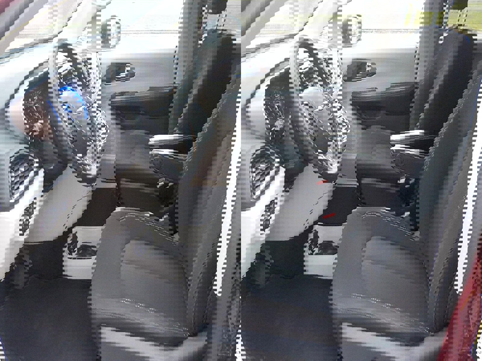 Used 2020 Chrysler Voyager LX image 20