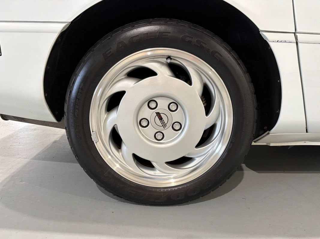 Used 1991 Chevrolet Corvette Convertible RWD image 41