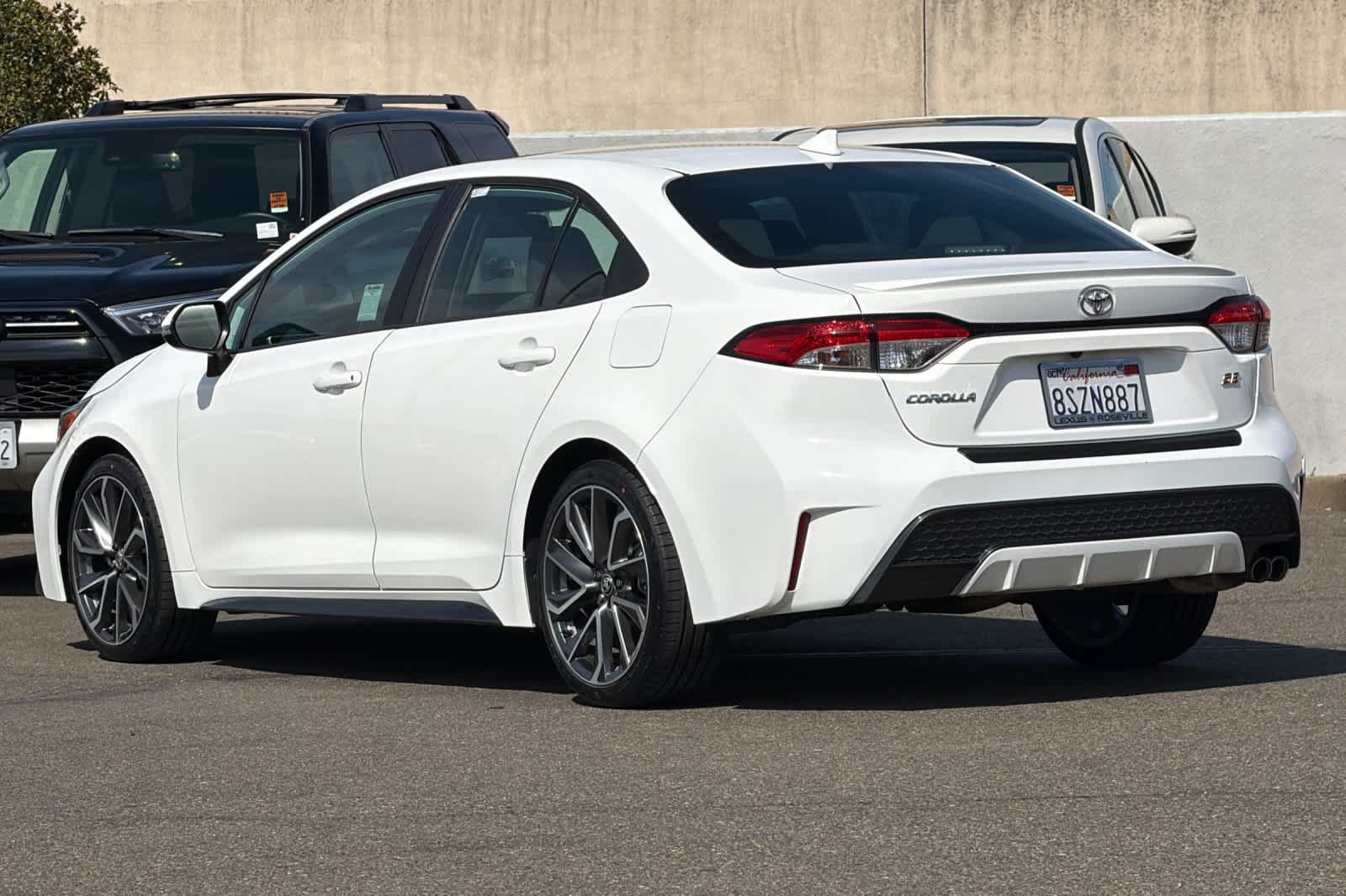 Used 2021 Toyota Corolla SE w/ SE Premium Package FWD image 7