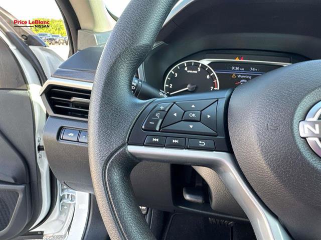 Used 2025 Nissan Altima 2.5 SV FWD image 41