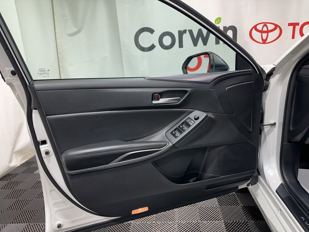 Used 2022 Toyota Avalon XSE image 19