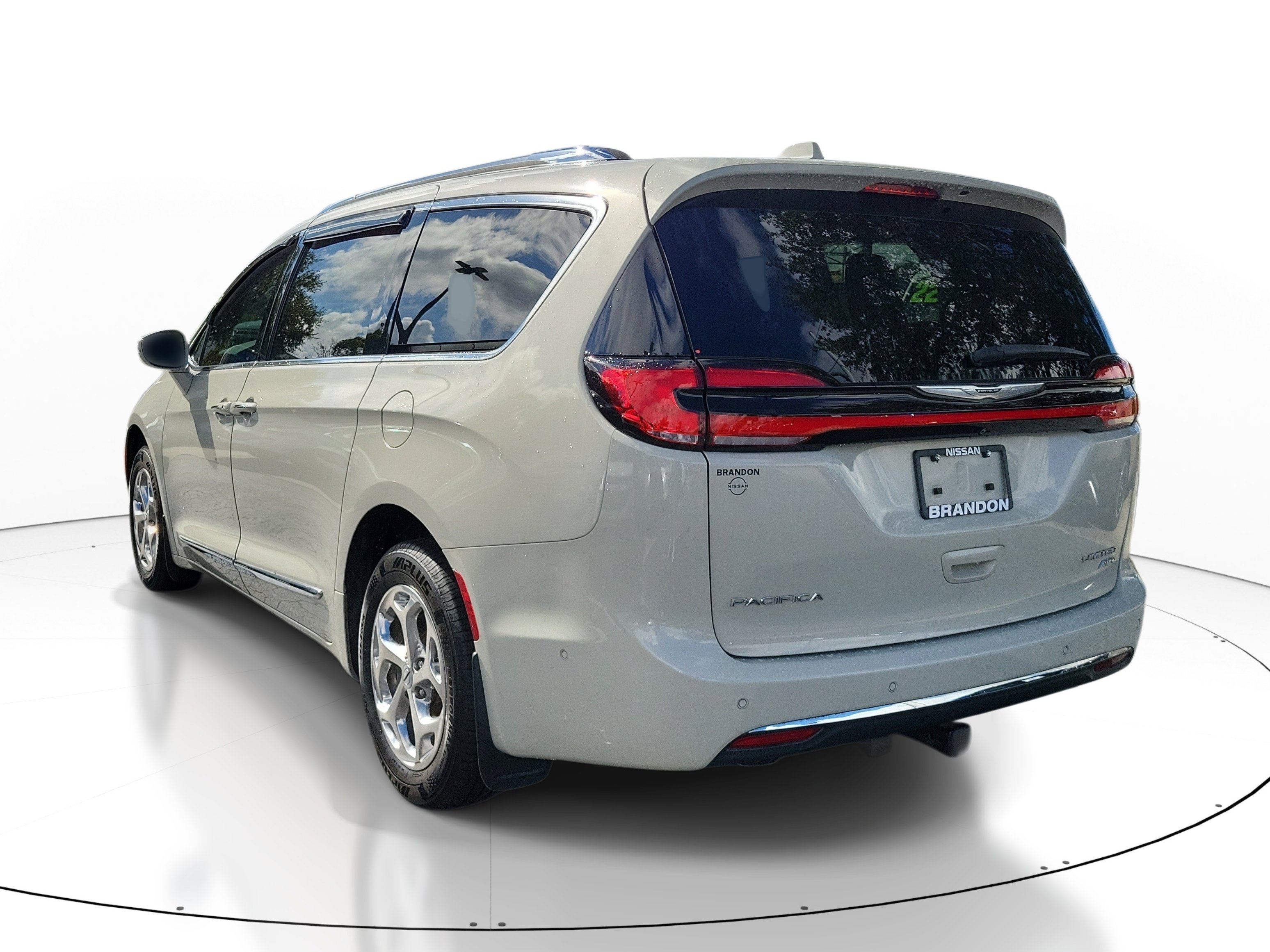 Used 2021 Chrysler Pacifica Limited w/ Uconnect Theater Family Group AWD/4WD image 5