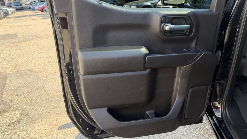 Used 2021 Chevrolet Silverado 1500 LT AWD/4WD image 16