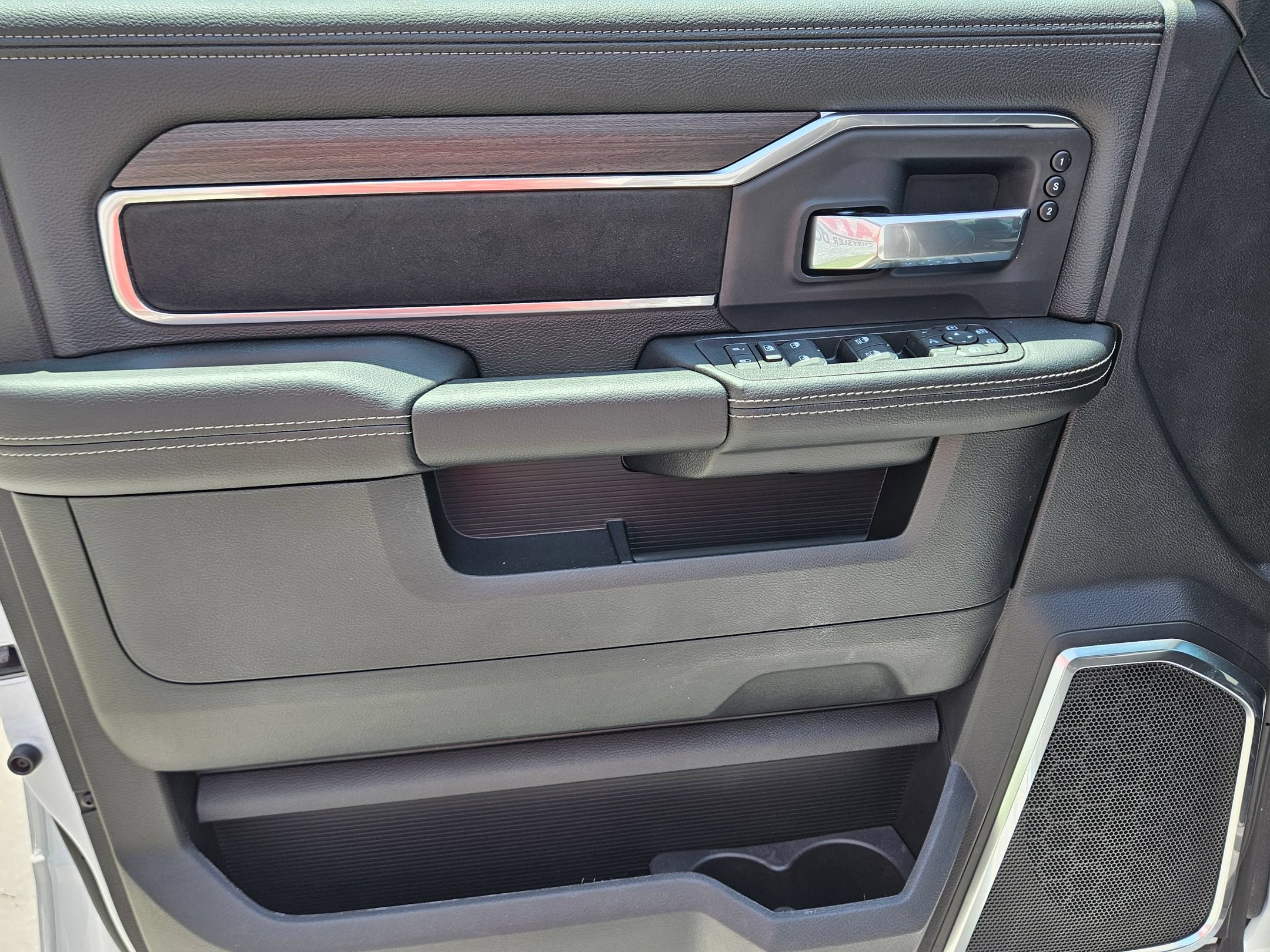 New 2026 RAM 2500 Laramie w/ Sport Appearance Package AWD/4WD image 15