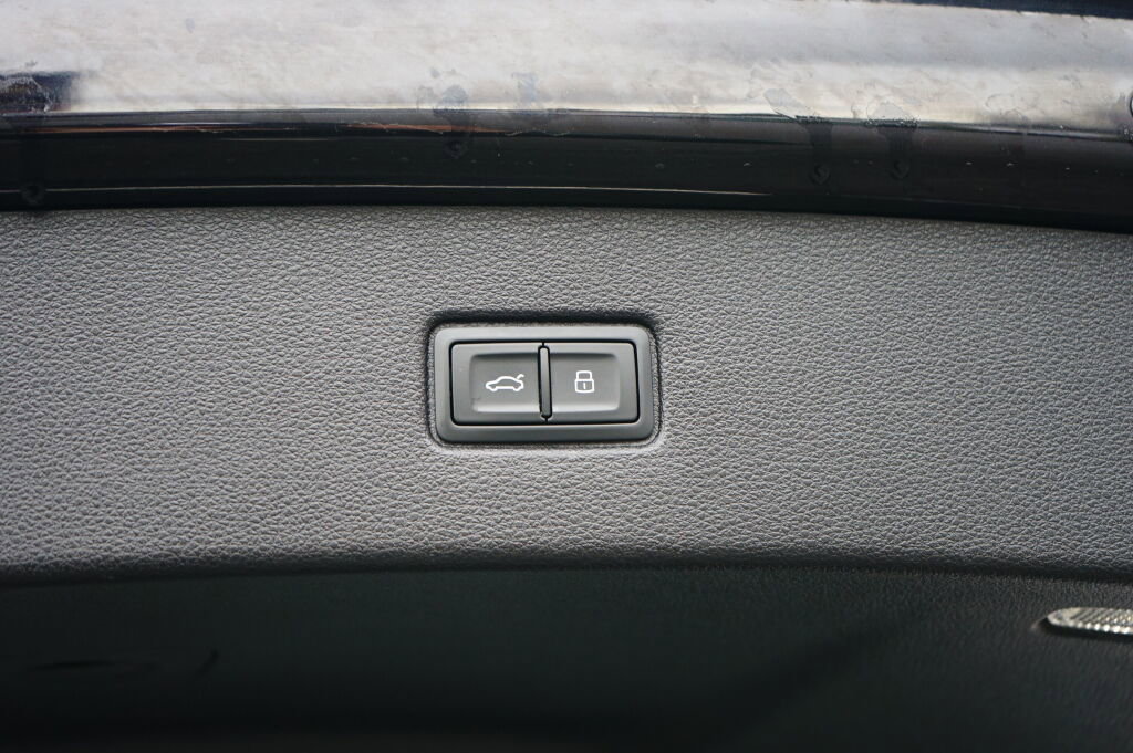 Used 2018 Audi Q7 3.0T Premium Plus w/ Premium Plus Package image 11