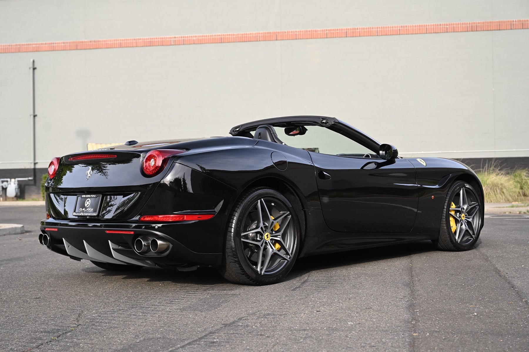 Used 2016 Ferrari California T RWD image 7