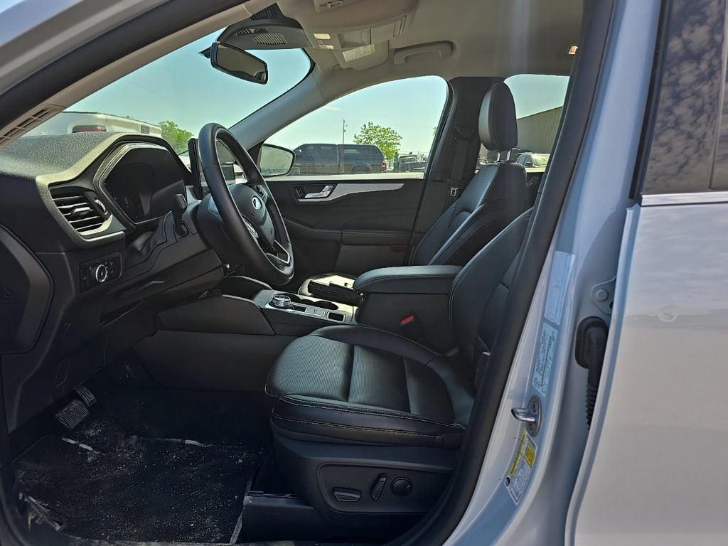 Used 2025 Ford Escape Platinum AWD/4WD image 8