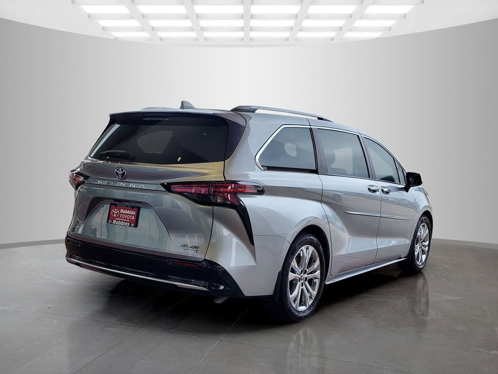 Used 2022 Toyota Sienna Platinum FWD image 5