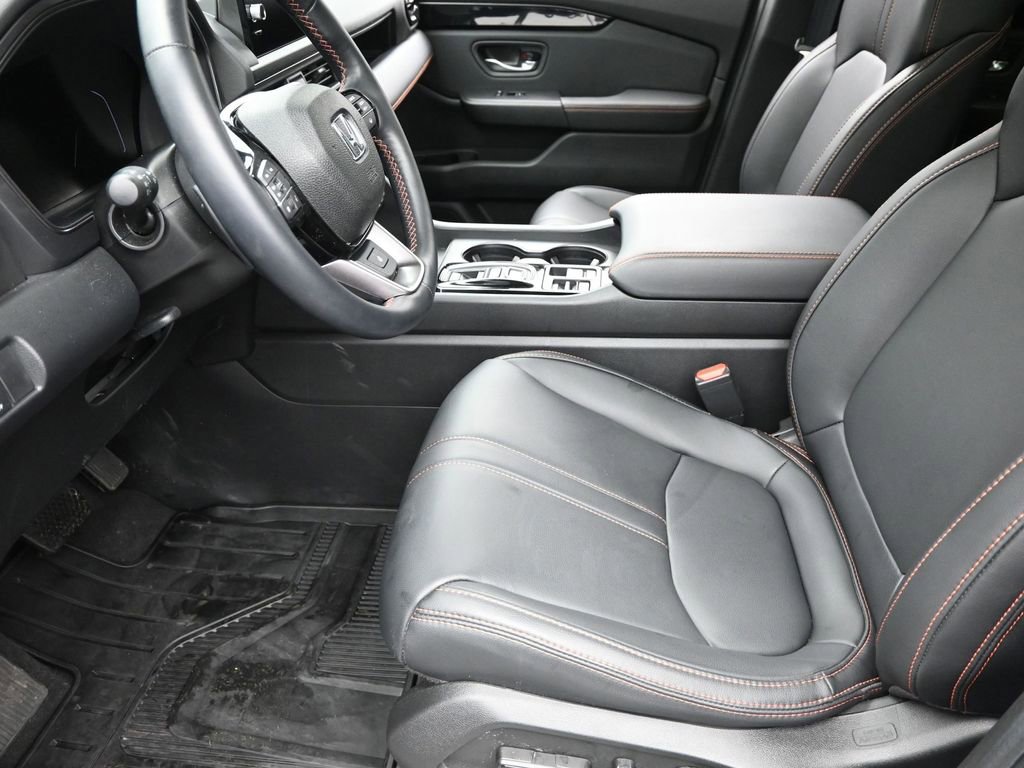 Used 2025 Honda Pilot TrailSport image 15