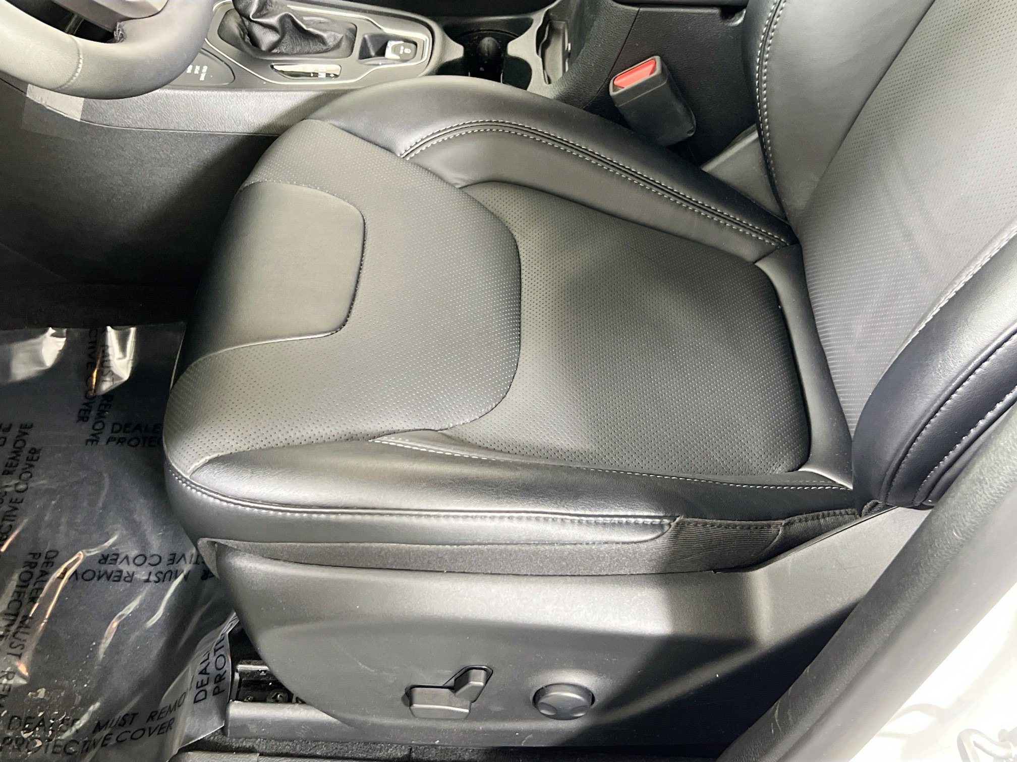 Used 2022 Jeep Cherokee Latitude Lux w/ Mopar Interior Package image 18