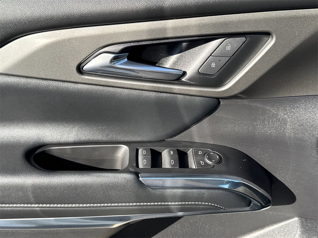 Used 2025 Chevrolet Traverse LT image 28