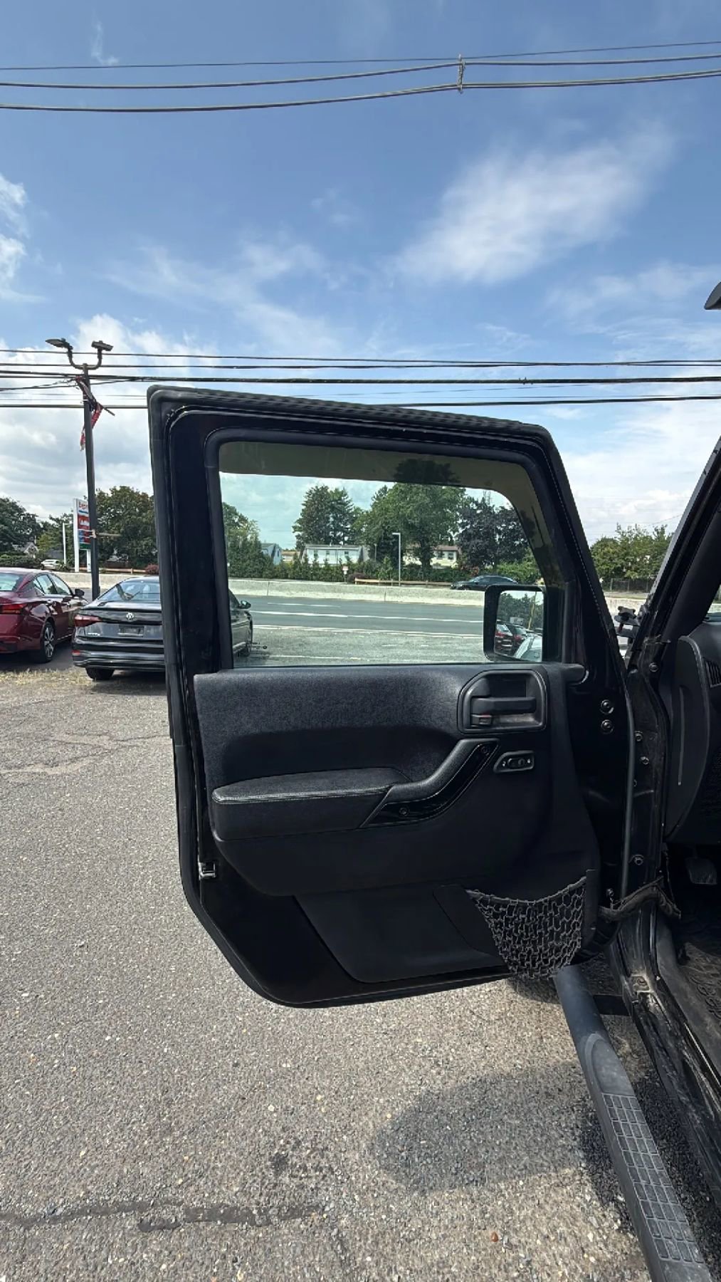 Used 2016 Jeep Wrangler Unlimited Sahara image 9