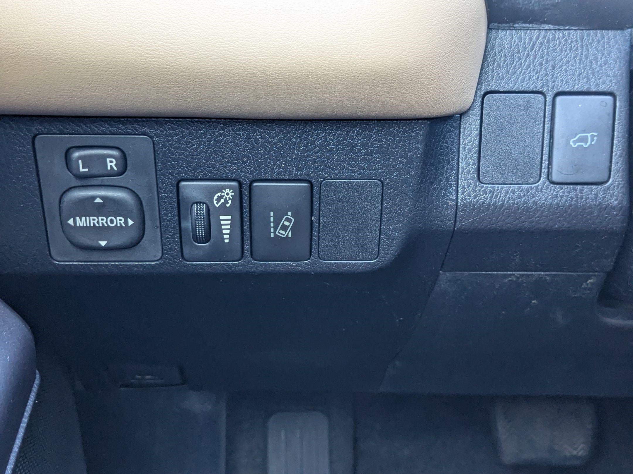 Used 2018 Toyota RAV4 XLE AWD/4WD image 22