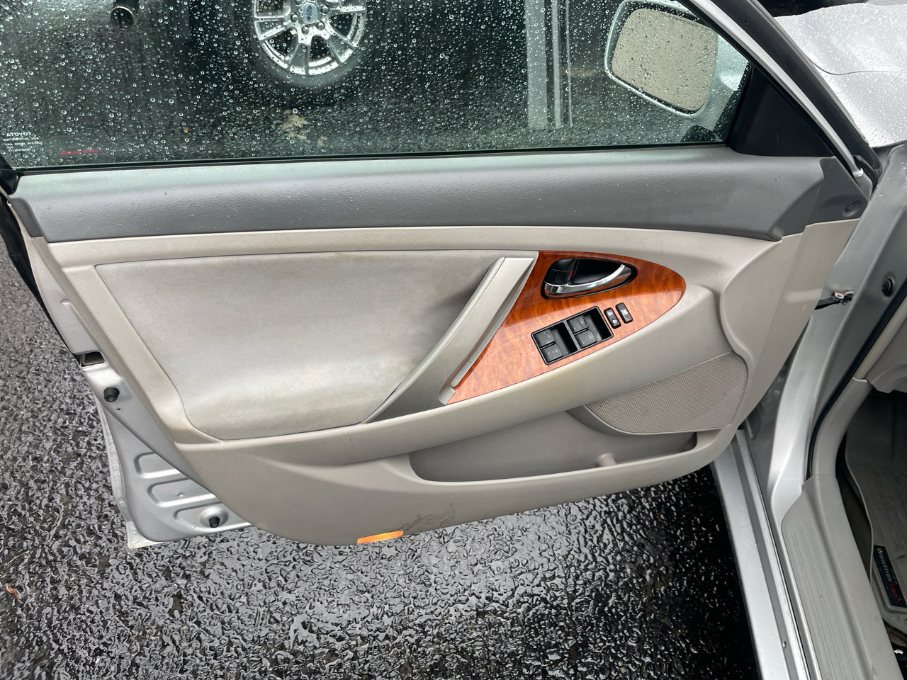 Used 2010 Toyota Camry XLE image 23