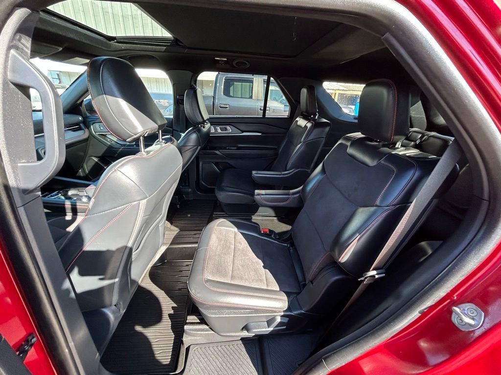 Used 2025 Ford Explorer ST AWD/4WD image 18