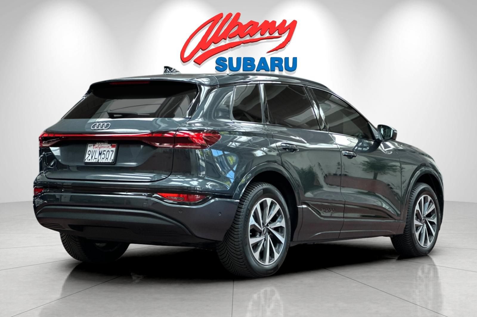 Used 2025 Audi Q6 e-tron Premium w/ Convenience Package AWD/4WD image 4
