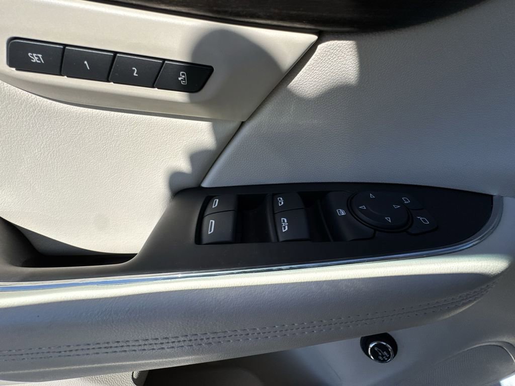 Used 2023 Buick Envision Avenir AWD/4WD image 13