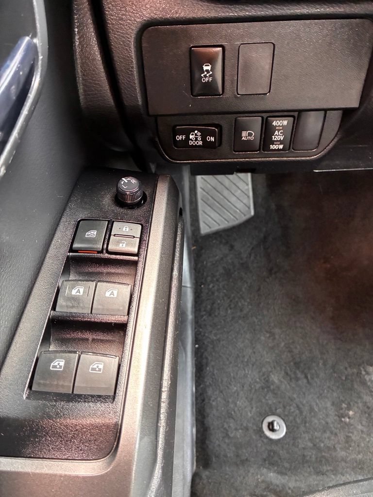 Used 2023 Toyota Tacoma TRD Off-Road w/ Black Out Package (TMS) AWD/4WD image 30