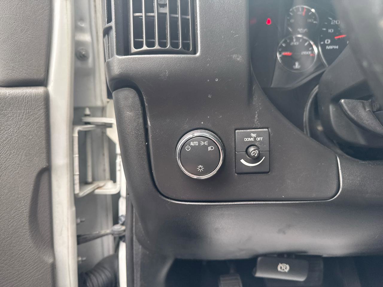 Used 2017 Chevrolet Express 2500 RWD image 21