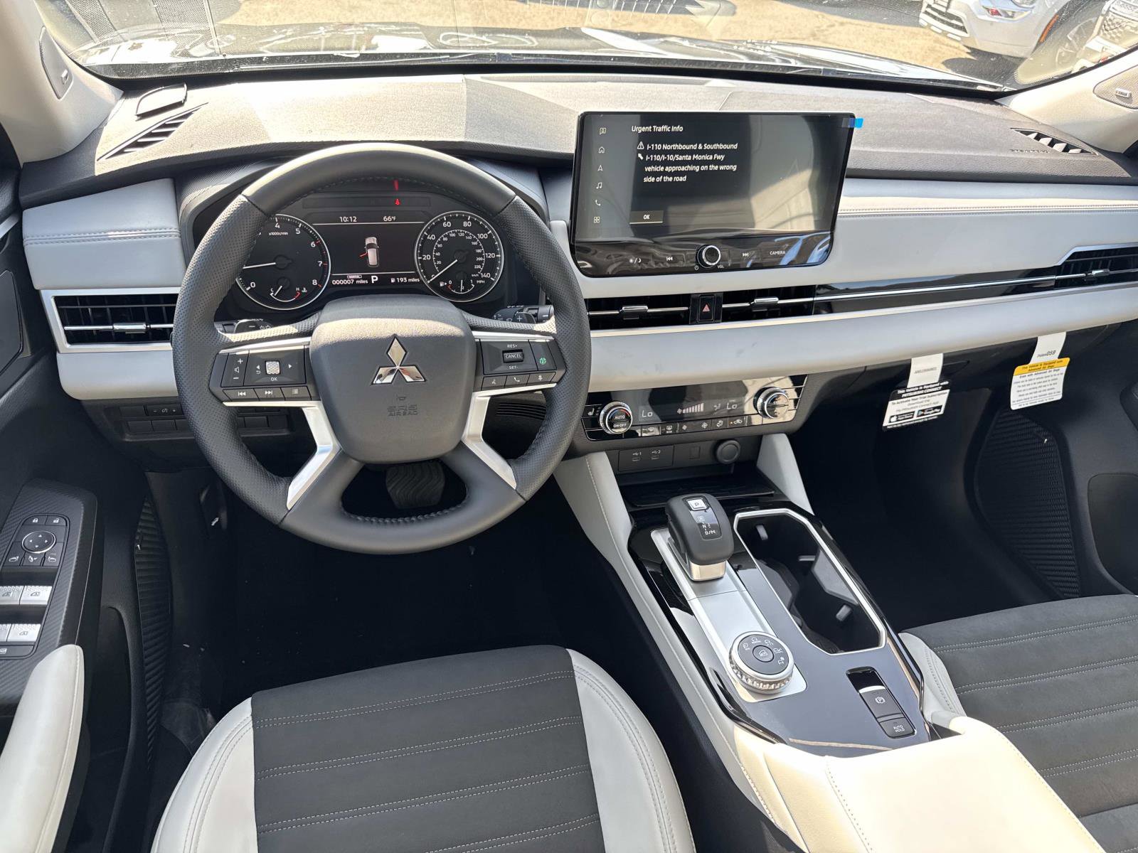 New 2025 Mitsubishi Outlander SE image 9