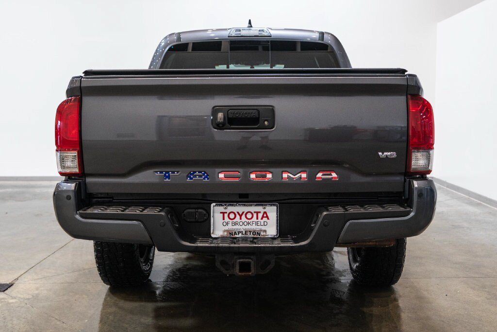 Used 2017 Toyota Tacoma TRD Off-Road AWD/4WD image 7