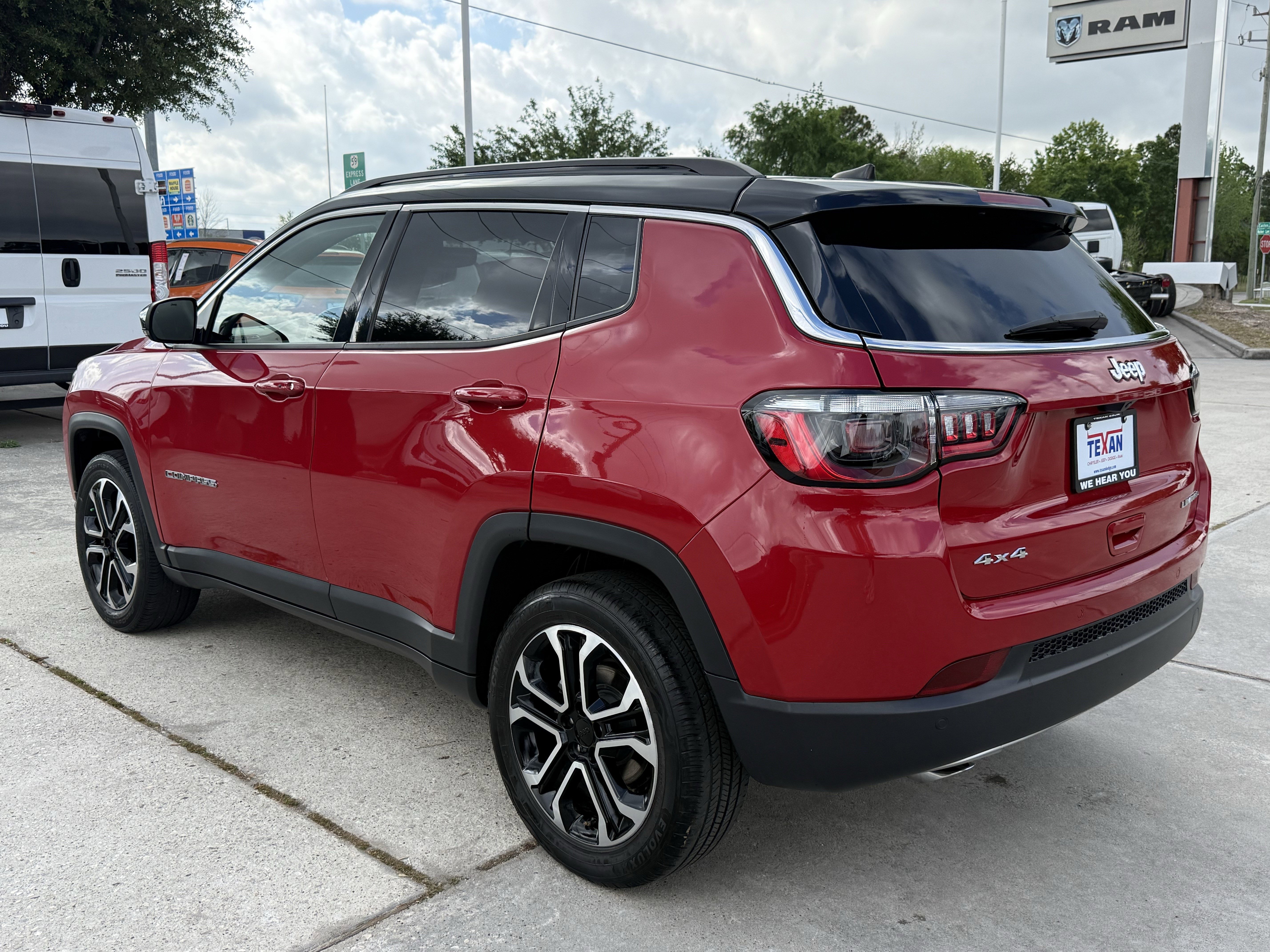 Used 2023 Jeep Compass Limited image 7