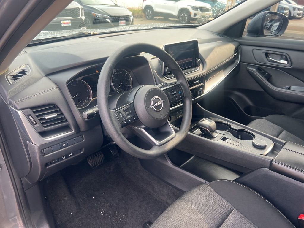 Used 2024 Nissan Rogue SV image 6