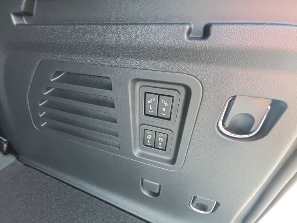 New 2026 GMC Acadia Denali w/ Super Cruise Package FWD image 16