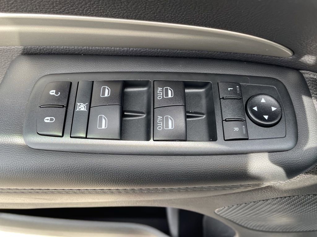 Used 2020 Dodge Durango SXT image 11