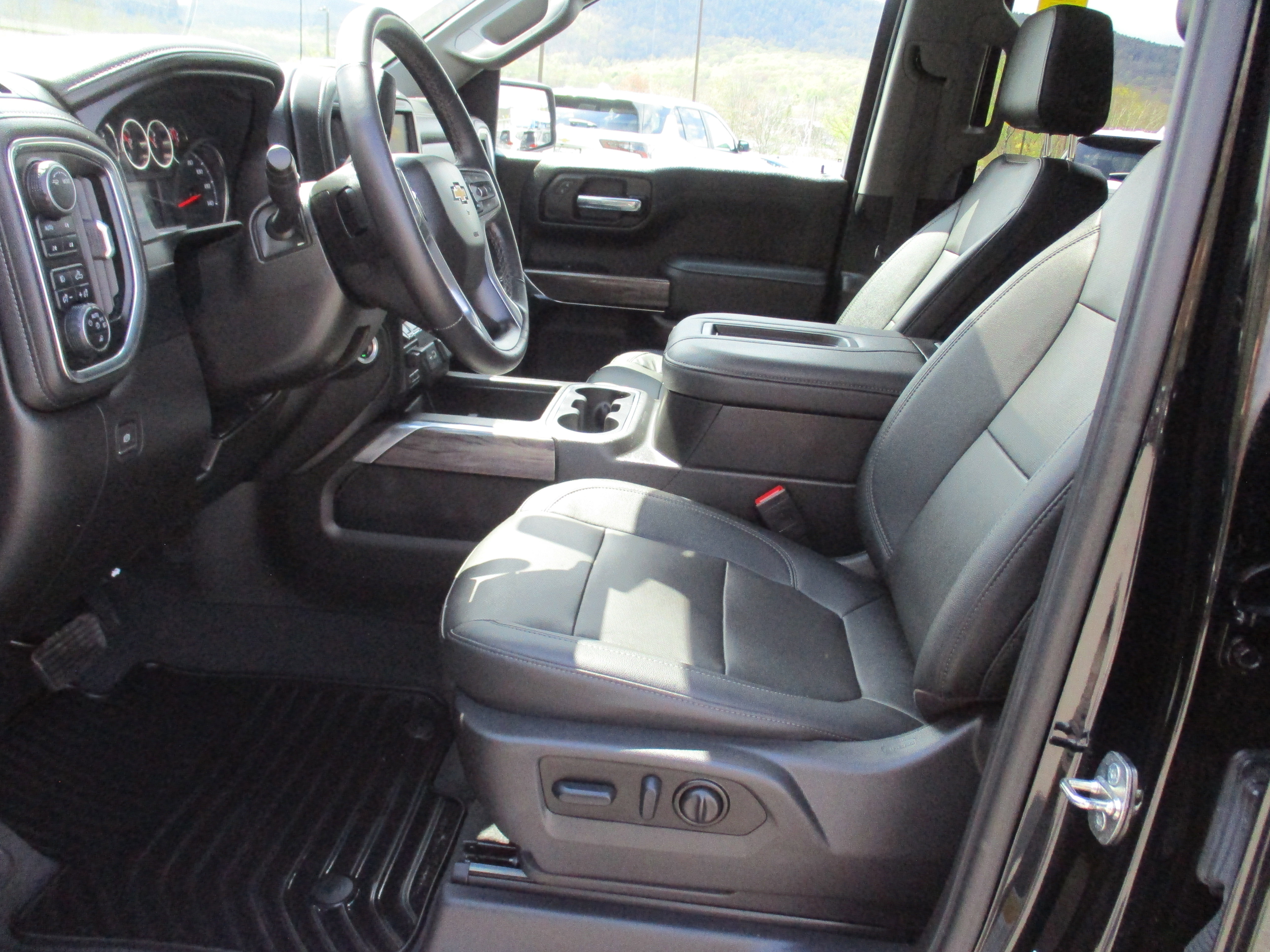Certified 2022 Chevrolet Silverado 1500 LTZ w/ LPO, Dark Essentials Package AWD/4WD image 11
